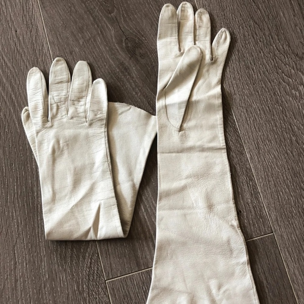 Vintage leather gloves
